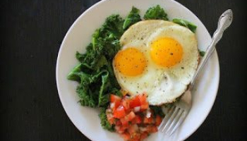 Garlicky Kale with Fried Eggs & Salsa